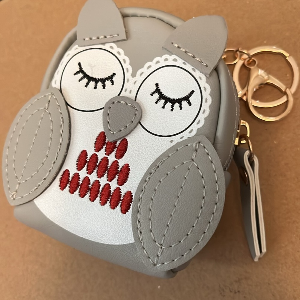 Grey Mini Owl Backpack Keychain - Picture 6 of 7